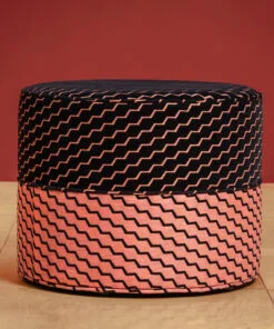 BUZZ_black_pink_pouf