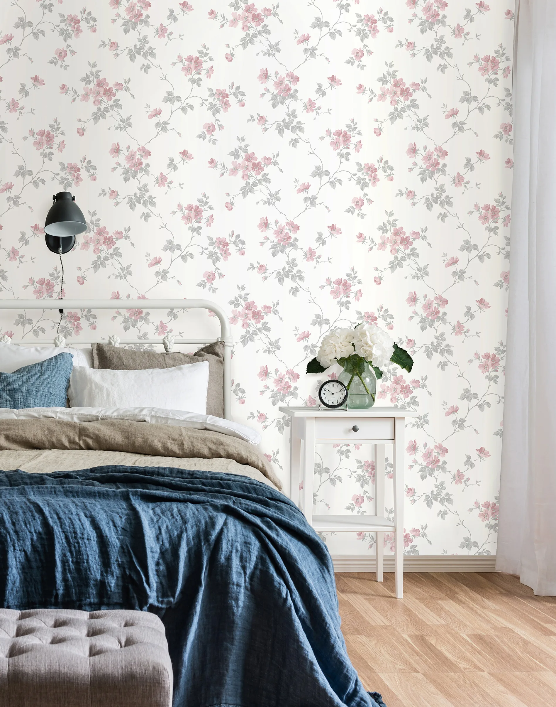 Kristina-387-01-fleurs-roses-chambre