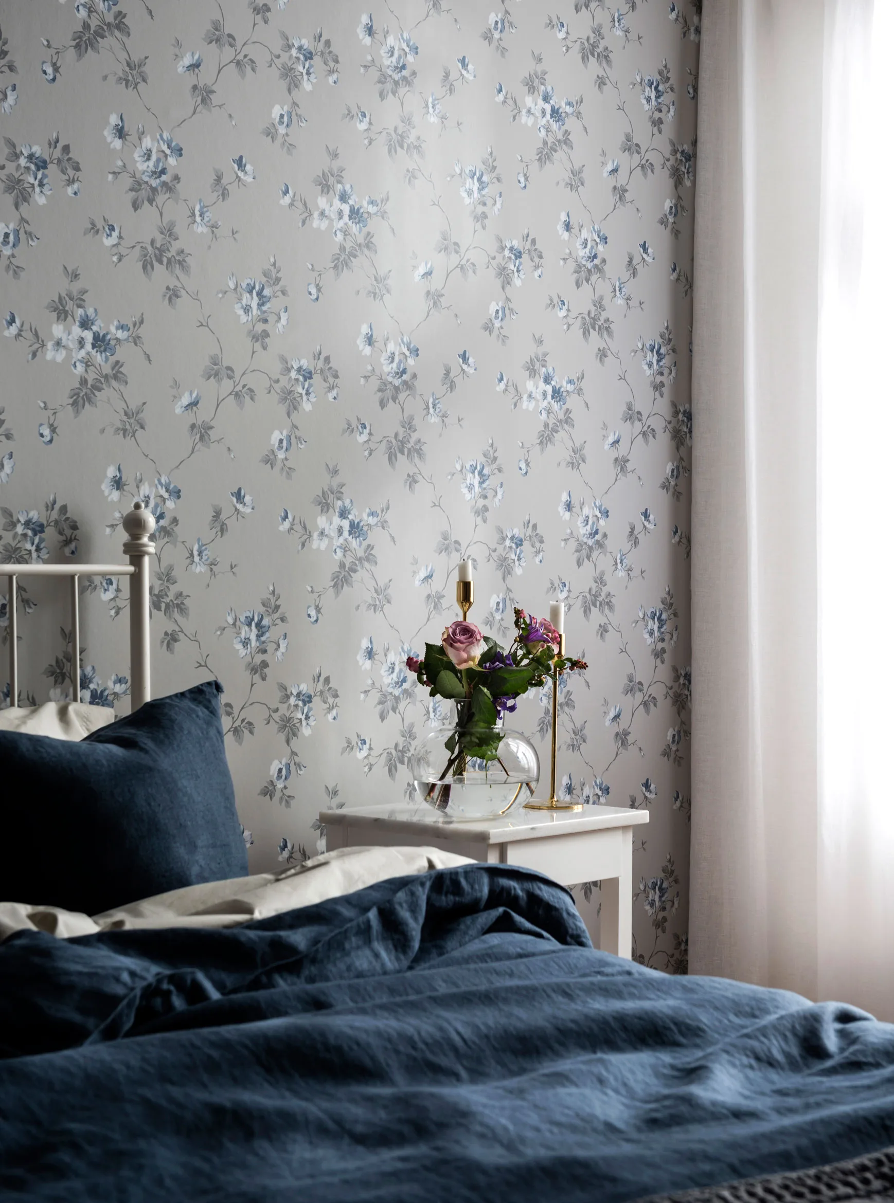 Kristina-387-04-duro-swenden-fleurs-gris-bleu-mur