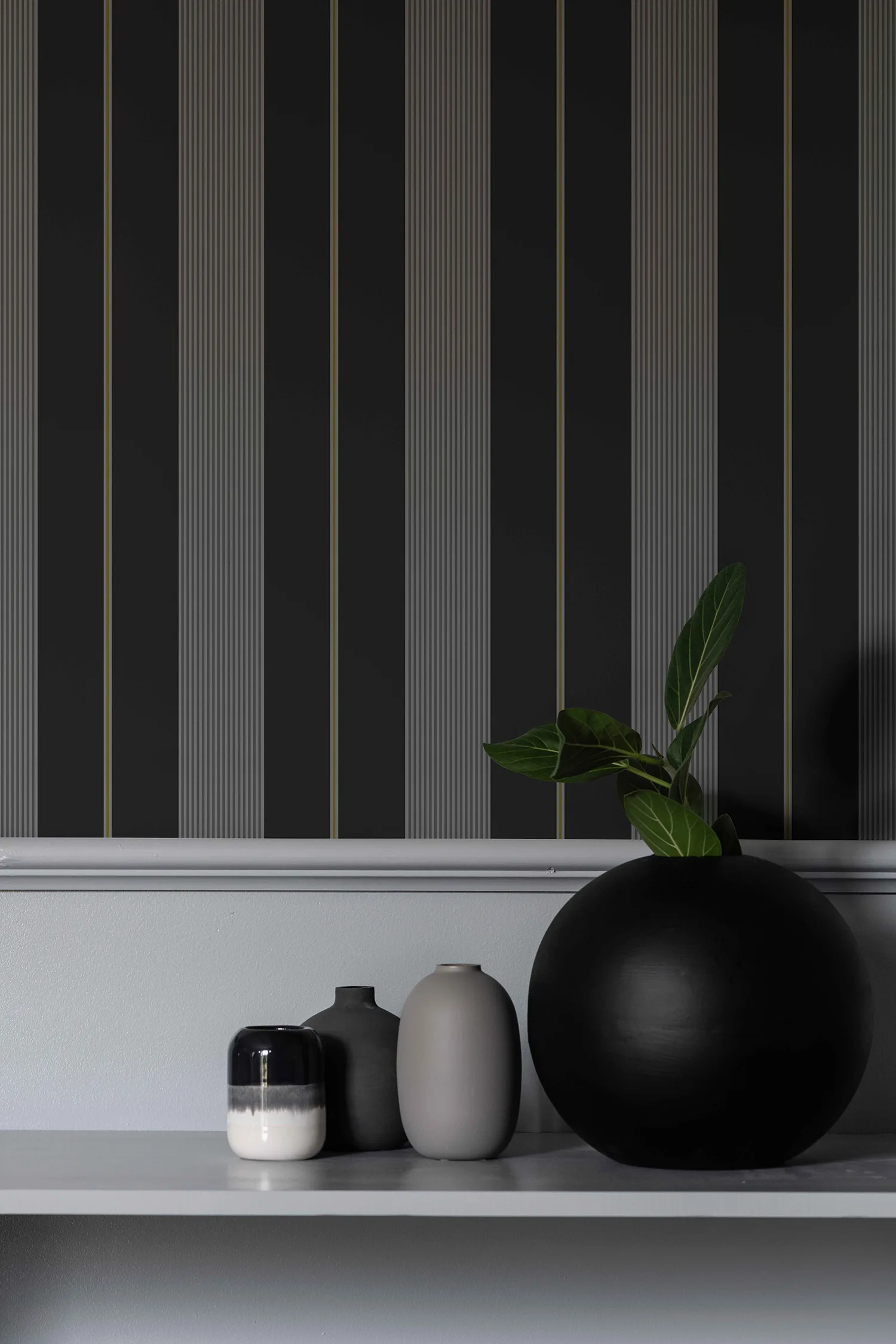 Alliances-411-06-verticales-noir-beige-murs