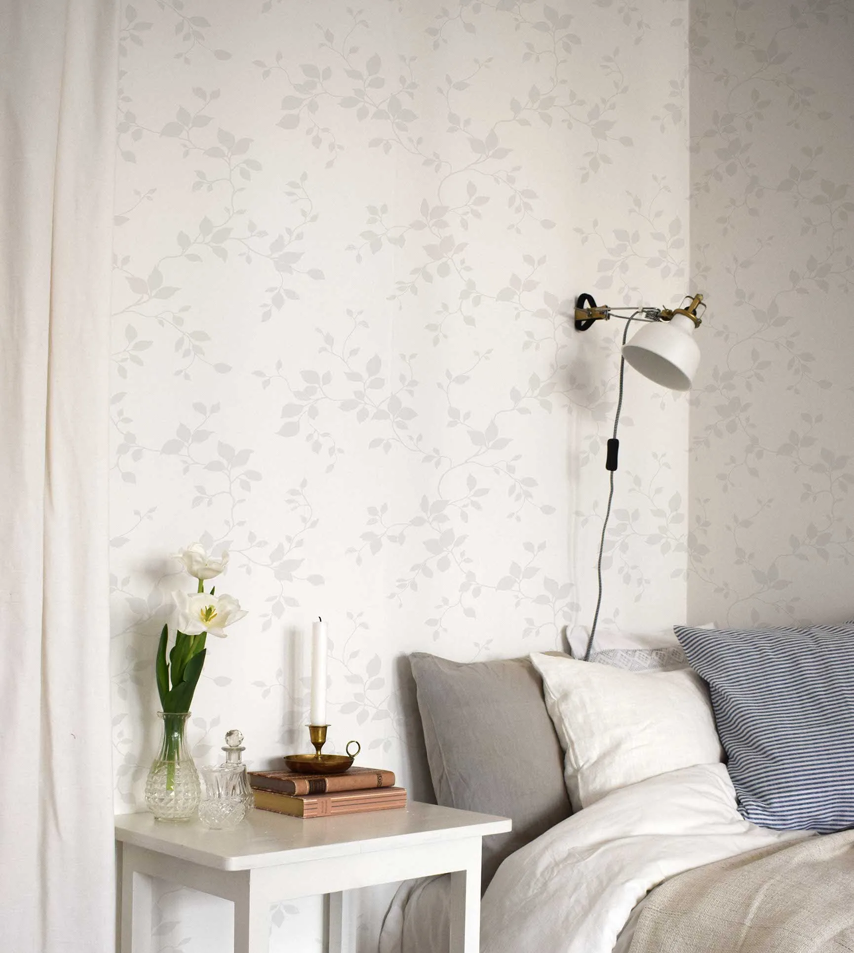 Bjork-382-01-feuilles-argente-chambre