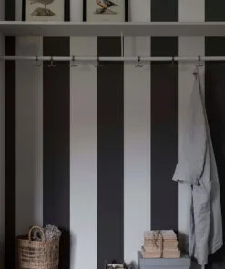 Bred-rand-486-06-rayures-noir-mur