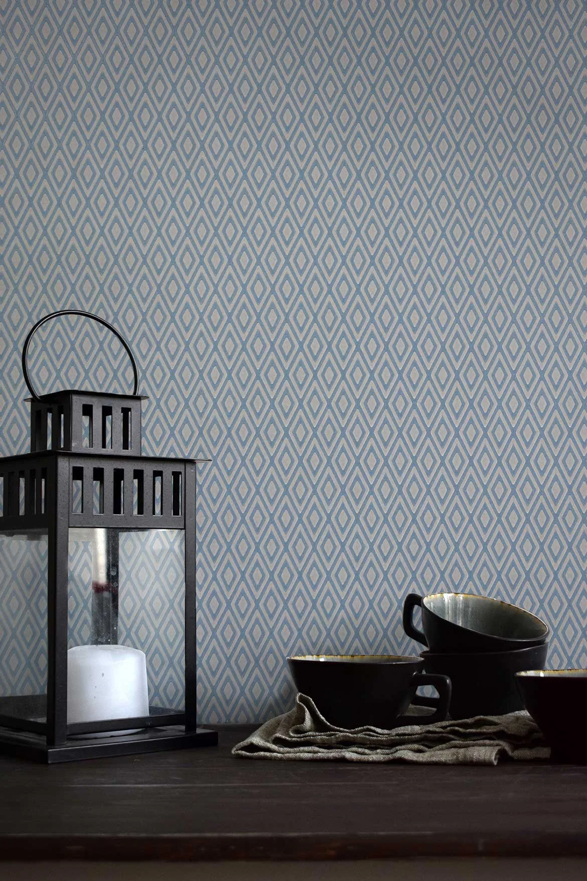 Gåsöga-384-05-losanges-bleu-mur